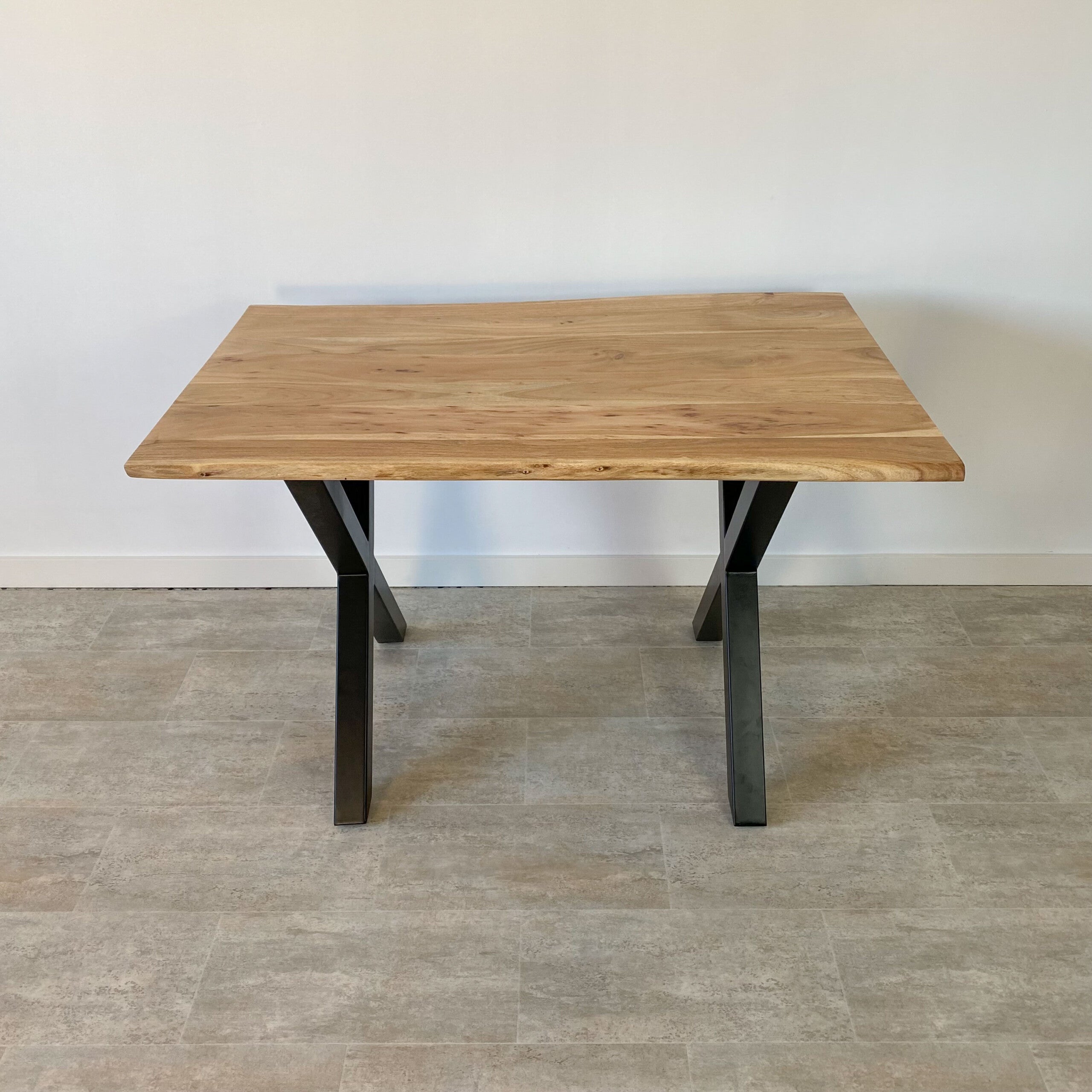 Mesa de comedor 70cm en Acacia