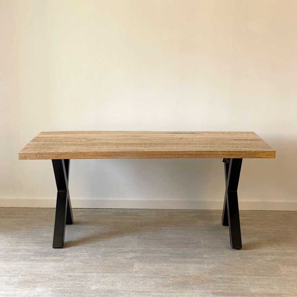 Mesa de Comedor 140cm en Metal y Mango