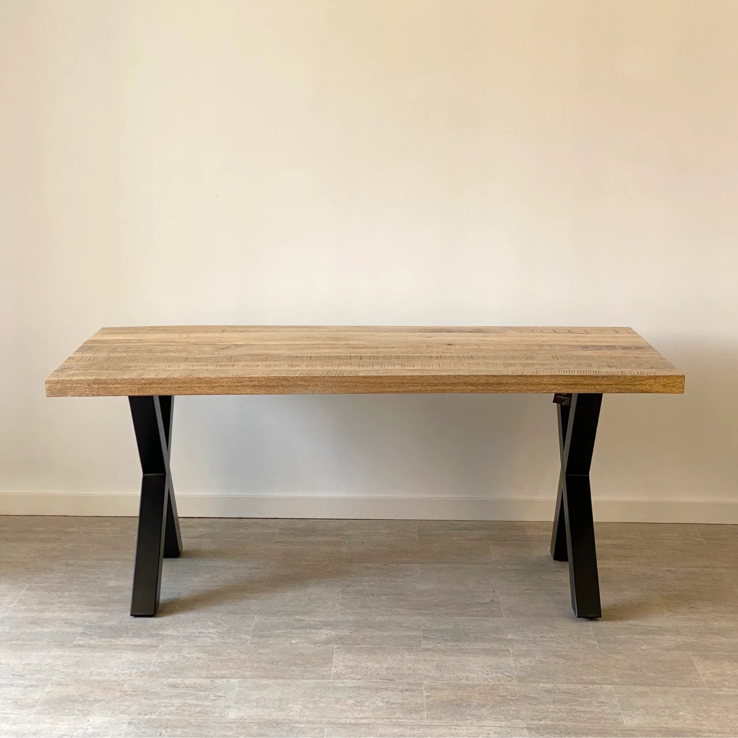 Mesa de Comedor 140cm en Metal y Mango