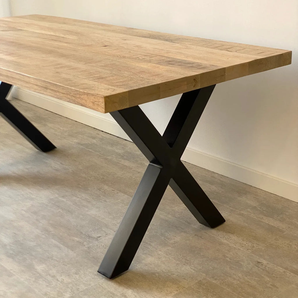 Mesa de Comedor 140cm en Metal y Mango
