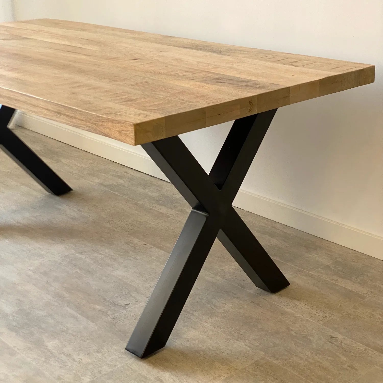 Mesa de Comedor 140cm en Metal y Mango